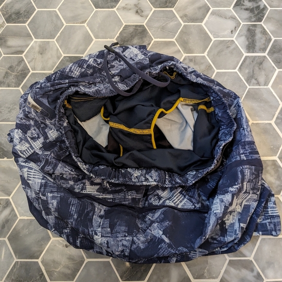 Lululemon Men's Rare City Skyscraper Printed Lined Athletic Shorts - Picture 7 of 8